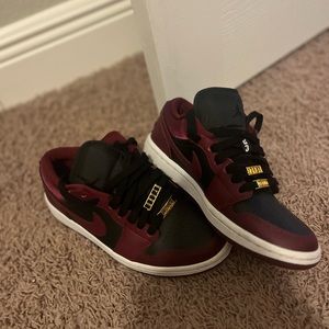 Jordan 1 lows Dark beatroot Black (women’s)